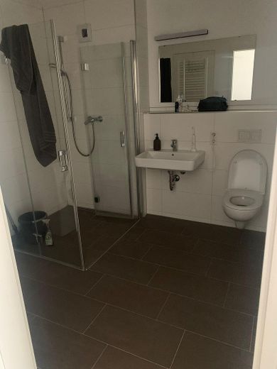 1-Zimmer Appartment mit Dachterrasse im wunderschönen Marina Quartier HC47 – Duschbad