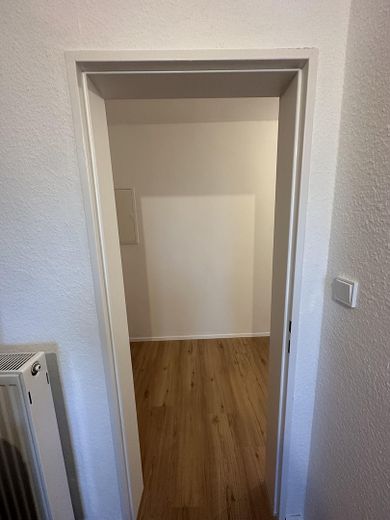 Exclusively modernized 3-room apartment with south-facing balcony, new bathroom & fitted kitchen – Foto 7