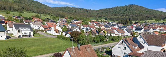 PROVISIONSFREI - Charmant und voller Möglichkeiten - Einfamilienhaus in Ortsrandlage – Außenansicht