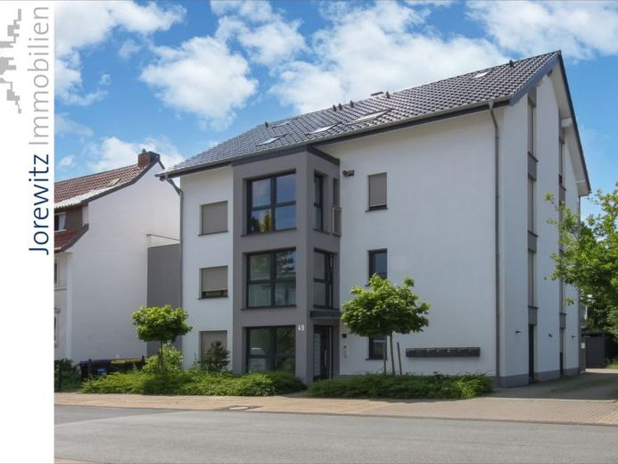 Bi-Mitte - Nähe Heeper-Fichten: Neuwertige 2 Zimmer-Wohnung mit Balkon, Einbauküche und Carport – Foto 1