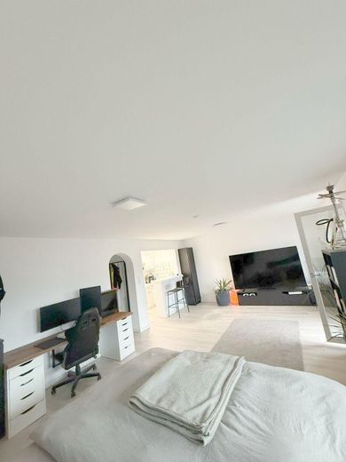 Sehr schöne, helle 1 Zi-Whg mit EBK und Balkon in Waldbüttelbrunn – Foto 1