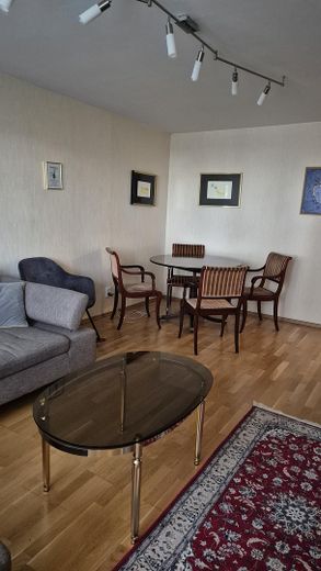 Charmante 3-Zimmer-Wohnung mit Westbalkon – gepflegt, hell und gut geschnitten – Wohnzimmer