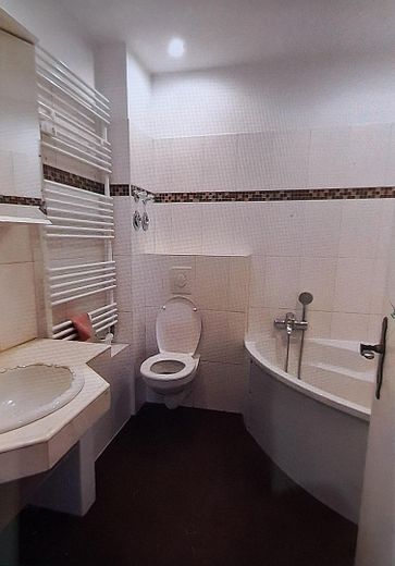 Inmueble de inversión: edificio plurifamiliar con unidad comercial - alquilado, se vende por motivos de edad – Wannenbad 1. G