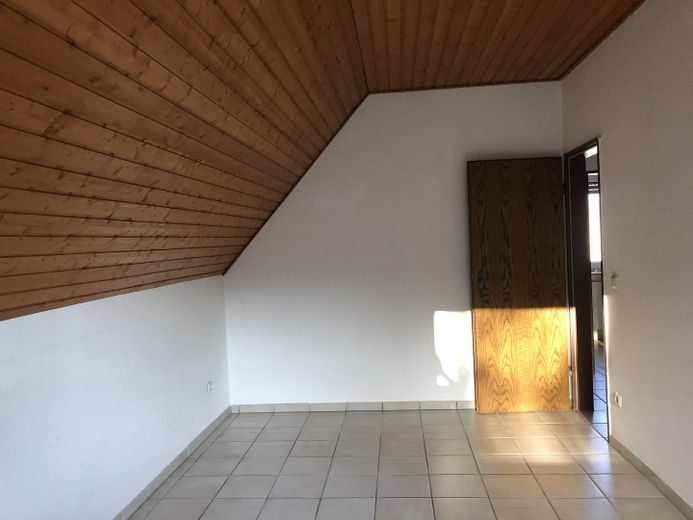 Freist EFH mit Garten und Garage in guter Lage – Kinderzimmer oben