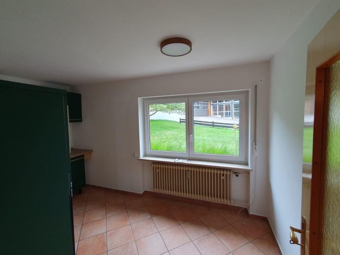 Appartamento al piano terra con 3 stanze in affitto a Surberg – Küche Fenster