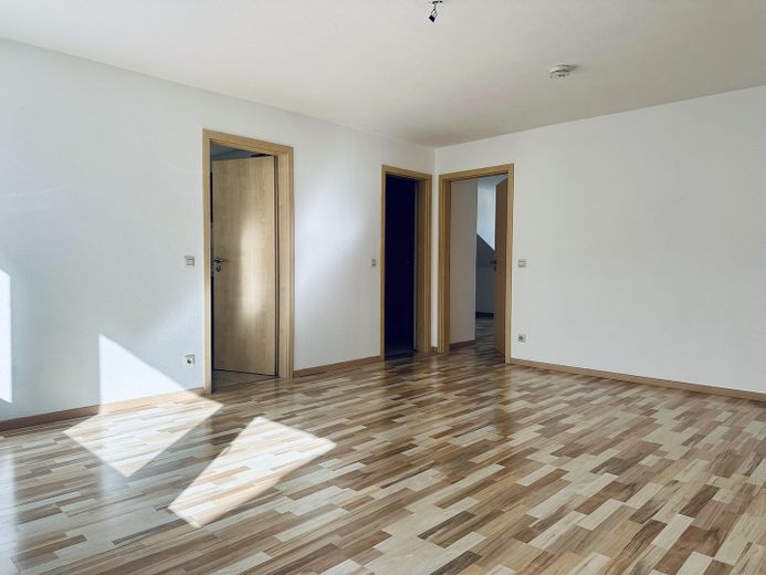 Appartement 4 pièces avec cuisine et garage à Coblence-Sud – Wohnzimmer