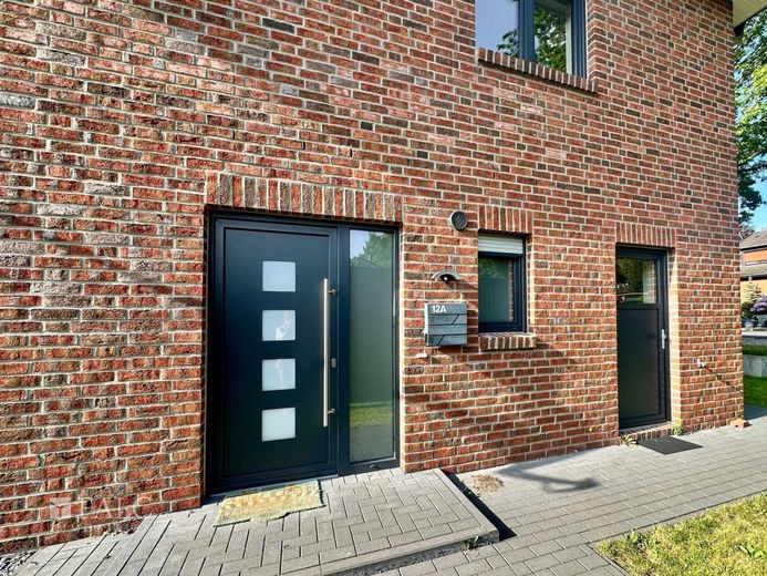 Neuwertige Doppelhaushälfte mit tollem Schnitt in Stade-Haddorf – Eingangsbereich