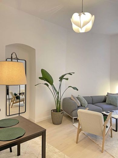 Seltene Gelegenheit am Zionskirchplatz: Kernsaniert & provisionsfrei – Wohnzimmer