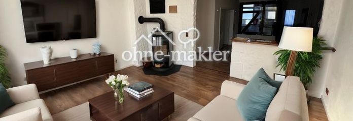 Renovated, spacious 3.5-room period apartment with balcony in a central, quiet location