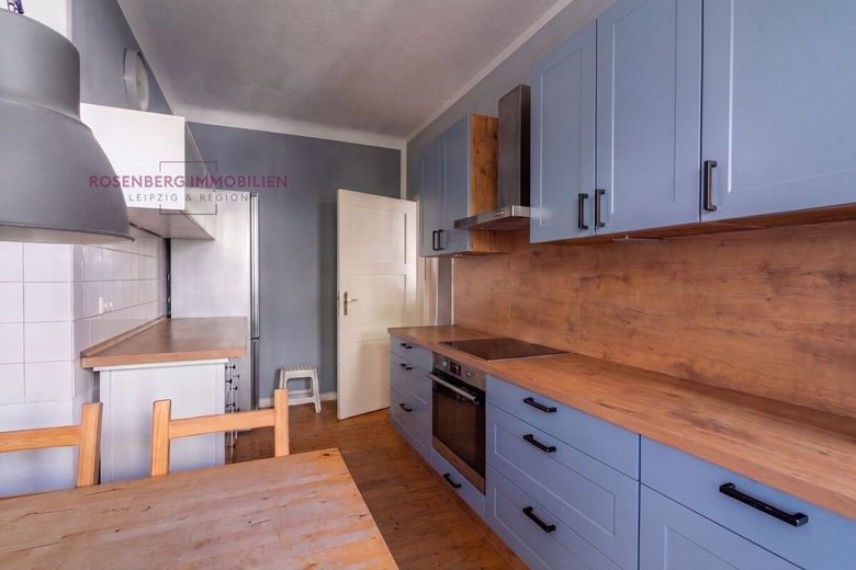 Denkmalgeschützte 4-Zimmer-Wohnung in gefragter Lage – Immobilie in Leipzig zu verkaufen_4 Raumwohnung_Rosenberg Immobilien Leipzig_Küche
