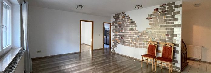 Zwei-Zimmer Traumwohnung in Sinsheim zu verkaufen – Wohnzimmer