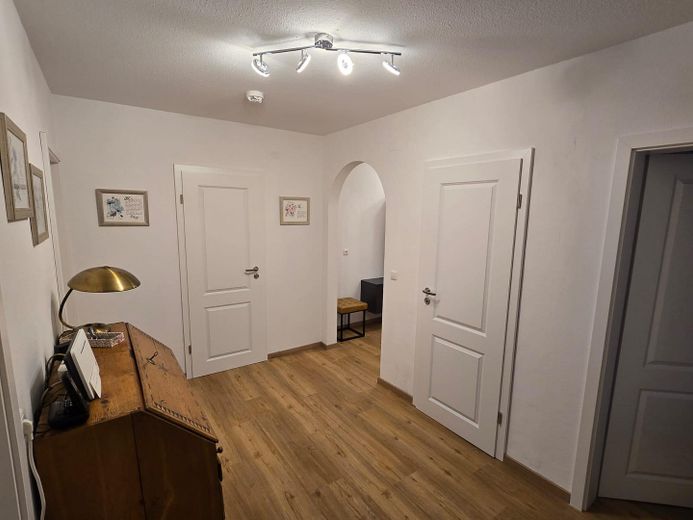 Ein Logenplatz im Grünen – großzügige 3-Zimmer-Wohnung – Diele