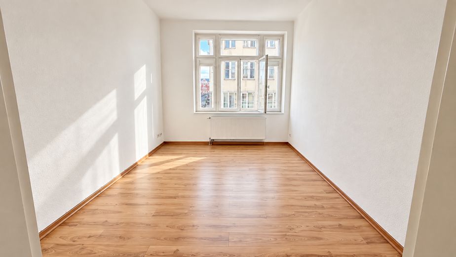 Renovierte 3-Raum-Wohnung in Leipzig – Zweinaundorfer Straße im 1.OG – Zimmer