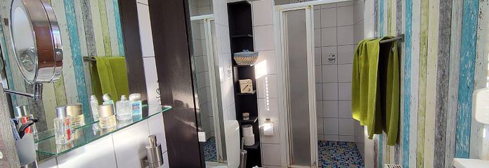 Bad m. geräumiger Dusche unten