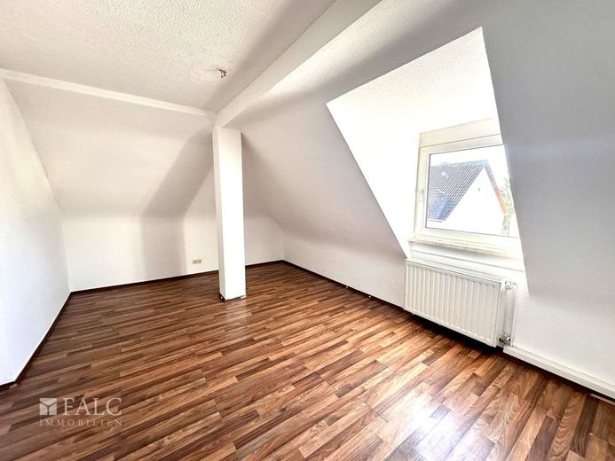 Historisches Ambiente: Großzügige DG-Wohnung! – Wohnen