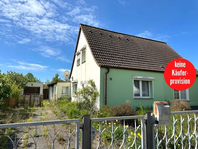 HORN IMMOBILIEN ++ Friedland (Meckl.) Haus mit viel Platz und großem Grundstück, sanierungsbedürftig – Foto 1