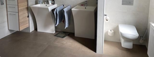 Großzügiges Badezimmer 