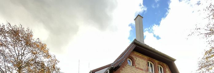 Blick vom Garten auf das Haus