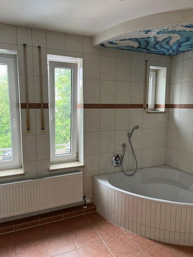 Bad mit Eckbadewanne