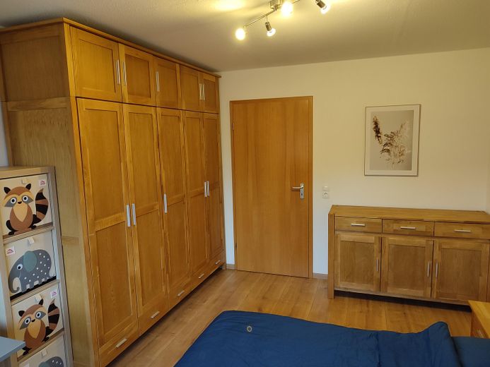 Provisionsfrei: Lichtdurchflutete DG-Wohnung mit 16 m² Dachterrasse, Aufzug & TG-Stellplatz – Schlafzimmer