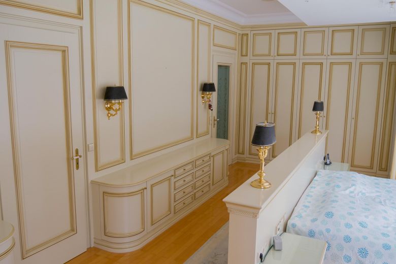 Represäntive Premium-Villa in gefragter Lage von Kolkwitz - VERKAUF IM DIGITALEN BIETERVERFAHREN – Schlafzimmer mit Einbauschrank