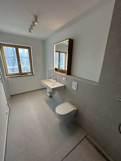 Neubau - Erstbezug - Maisonette - 3 ZW inkl. EBK, Stellplatz, Keller, ca. 66m² Wfl. – Badezimmer
