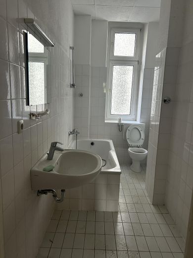 5-Zimmer Wohnung am Kolberger Platz – Bad
