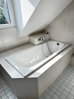 3-Raum DG Wohnung mit Balkon – Bad
