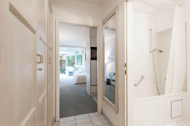 Appartamento con terrazza arredato in un complesso residenziale tranquillo – Diele 