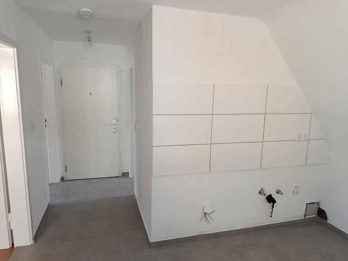 Komplett renovierte 3 Zimmer DG-Maisonette Wohnung in Holzgerlingen – Küche/Flur
