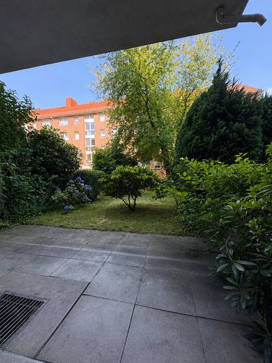 Wohnen wie im eigenen Haus – renovierte 3 -Zimmer Wohnung mit großer Terrasse & Garten – Terasse Blick vom Wohnzimmer