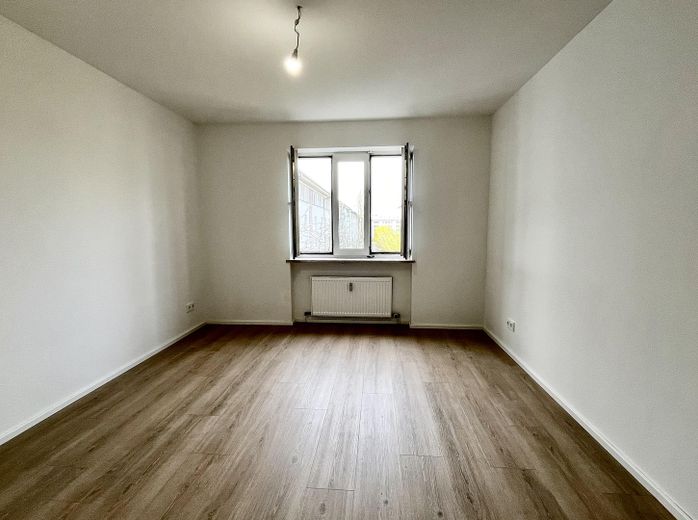 Top modernisierte, gut vermietete 4-Zimmer-Wohnung mit großem Balkon und Parkplatz – Schlafzimmer 2