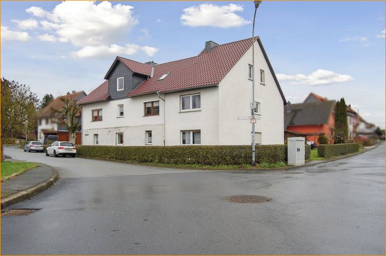 +++Tolles Einfamilienhaus für die ganze Familie und einer Einliegerwohnung für Mieteinnahmen+++ – Ansicht Straßenseite