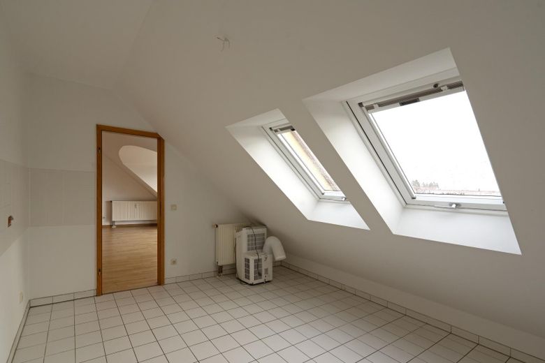 3 Zimmer Dachgeschosswohnung mit Sonnenterrasse und Balkon – Küche