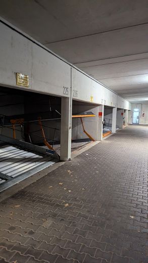 Helles 1-Zimmer-Dachgeschoss-Apartment mit großer Dachterrasse in der Nähe des UKGM – Tiefgaragenstellplatz
