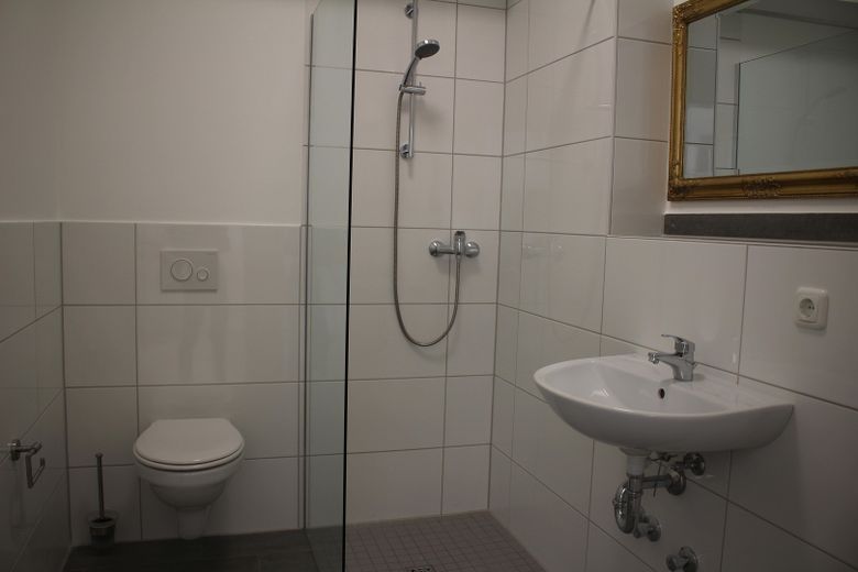 2-Zimmer-Apartment mit Dachterrasse, teilmöbliert – Photo 3