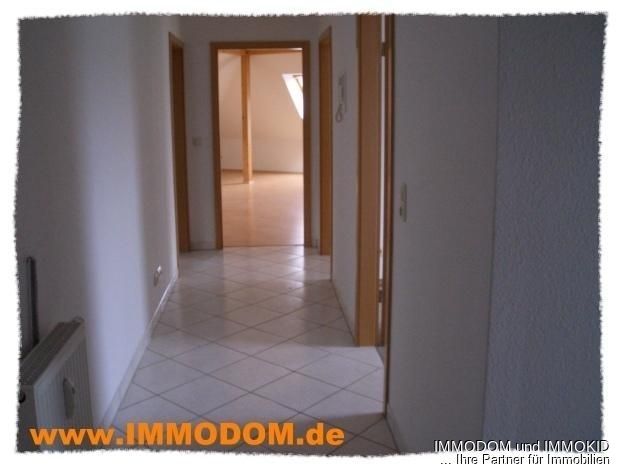 4-Zimmer-Wohnung mit BALKON und Fernblick, traumhaft schön, in Zwickau zu vermieten!!! – Flur