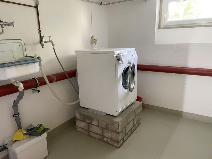 Provisionsfrei: Lichtdurchflutete 4-Zimmer-Eigentumswohnung mit Westbalkon in grüner Bestlage – Waschraum