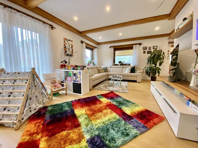 Maison individuelle avec appartement indépendant et vue dégagée *sans commission* – Wohnzimmer