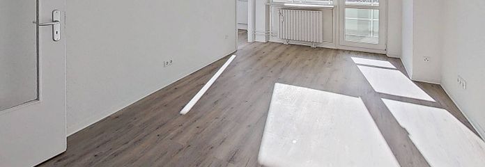 Теплий дім починається з прохолодної економії: сучасна 1-кімнатна квартира з вбудованою кухнею та великим БАЛКОНОМ – Ansicht I: Wohn- und Schlafbe…