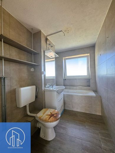 Lichtdurchflutete 3-Zimmer-Wohnung mit 3 Balkonen, Aufzug &amp; Garage - Wohnen mit Weitblick 90427 Nbg – Badezimmer