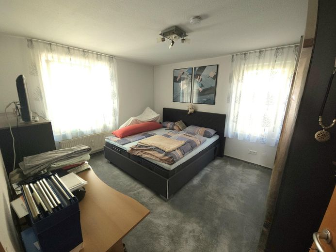 Gepflegte 2-Zimmer-Wohnung mit Balkon und Einbauküche in Leonberg-Gebersheim – Schlafzimmer