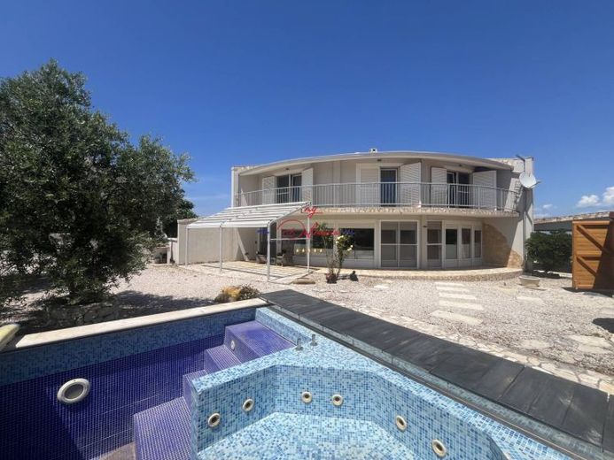 Vir, Exklusives Rundbauhaus | Pool | Südseite – Foto 1