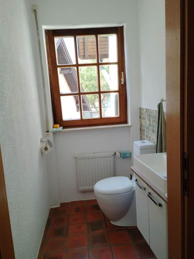 Vielseitiges ZFH mit Charme und besten Lagen – Einzug oder Investition in der Kleinstadtidylle – OG, Gäste WC