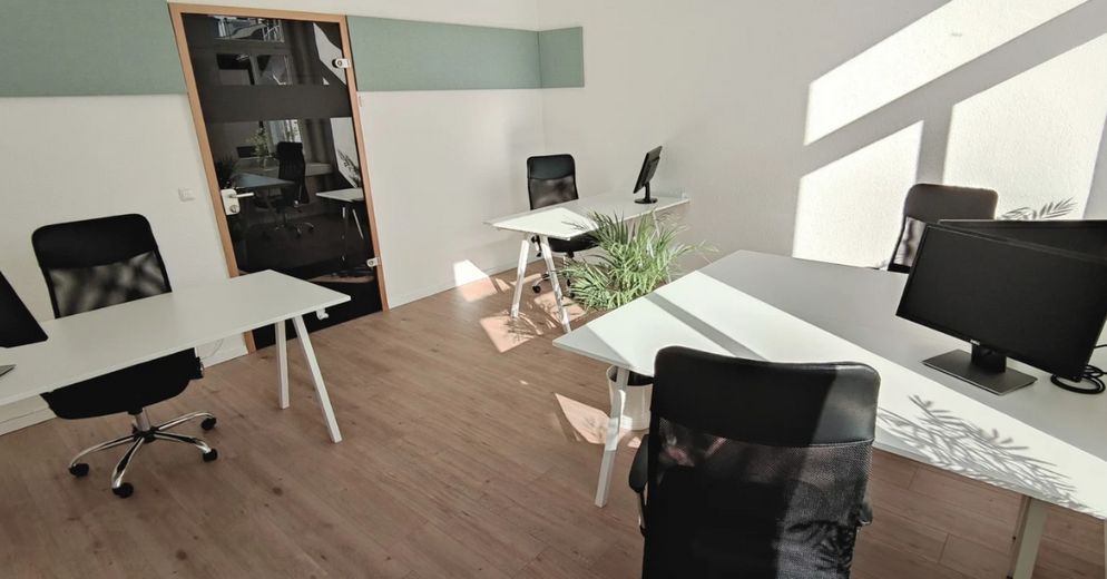 Arbeitsplatz direkt am Anger – Stecker rein und losarbeiten! – 4er Büro