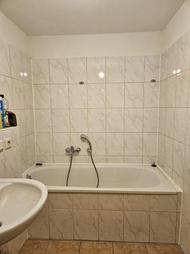 Bad mit Stehdusche & Badewanne