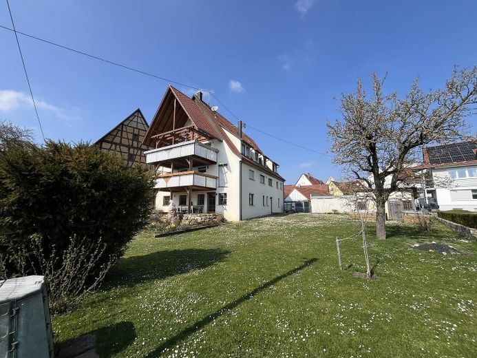 Spazio abitativo per tutti - 5 locali, 170 m², 2 bagni, stufa svedese, balcone, vista – Aussenansicht Garten