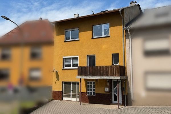 Geniş Arsaya Sahip Bir veya İki Ailelik Ev