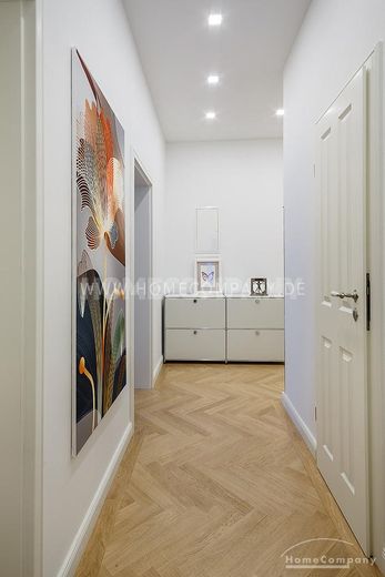 Kernsanierte und hochwertig möblierte 4-Zimmer-Wohnung mit Balkon – 805ff4d2bde7f877ccd01fa7f953236034b77820.jpg