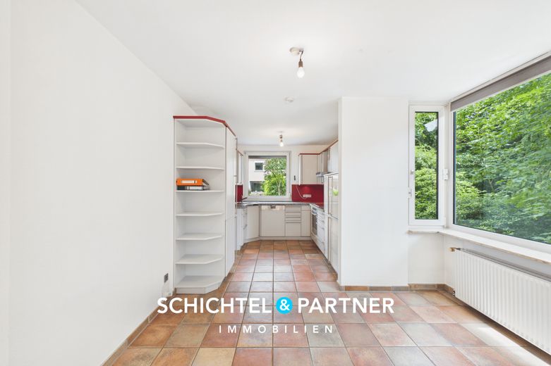 Lehe | Ruhig gelegenes Reihenendhaus mit Südterrasse und Privatsphäre – Küche mit angrenzendem Esszimmer
